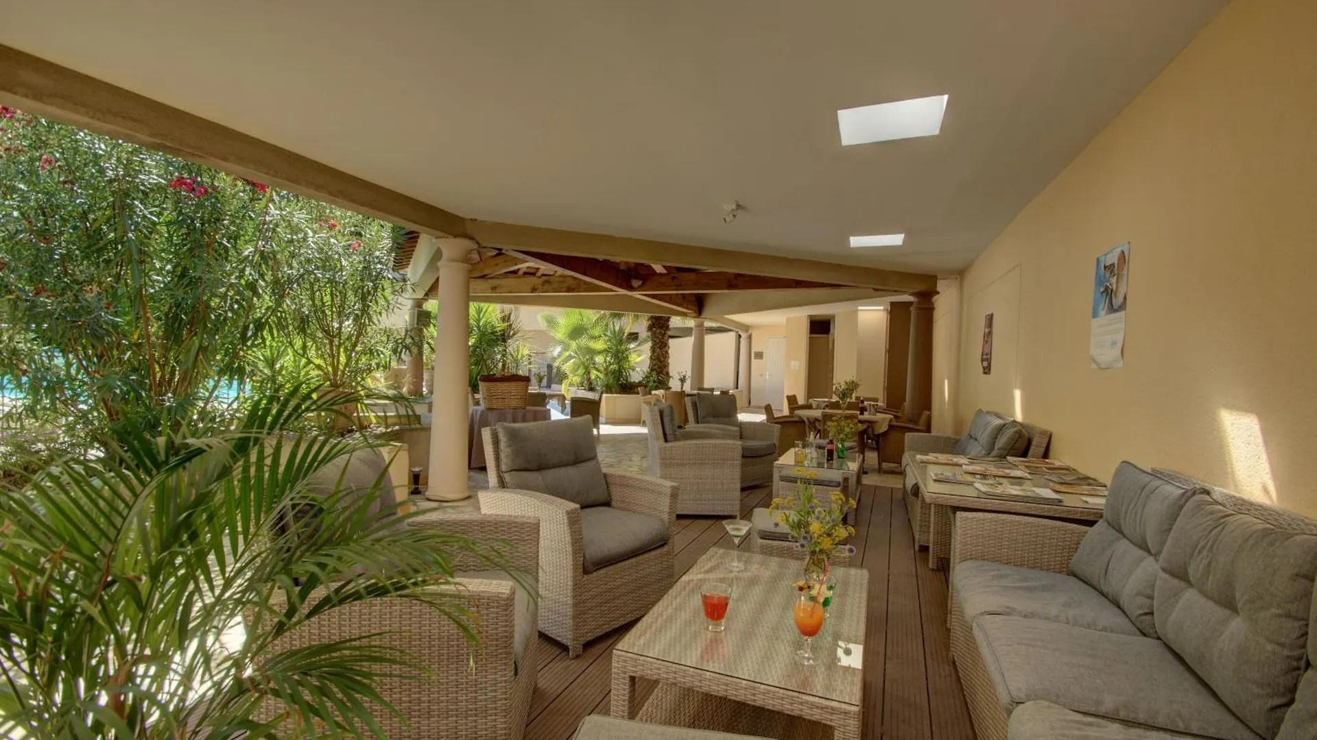 Hotel La Magnaneraie Villeneuve-lès-Avignon 4*,