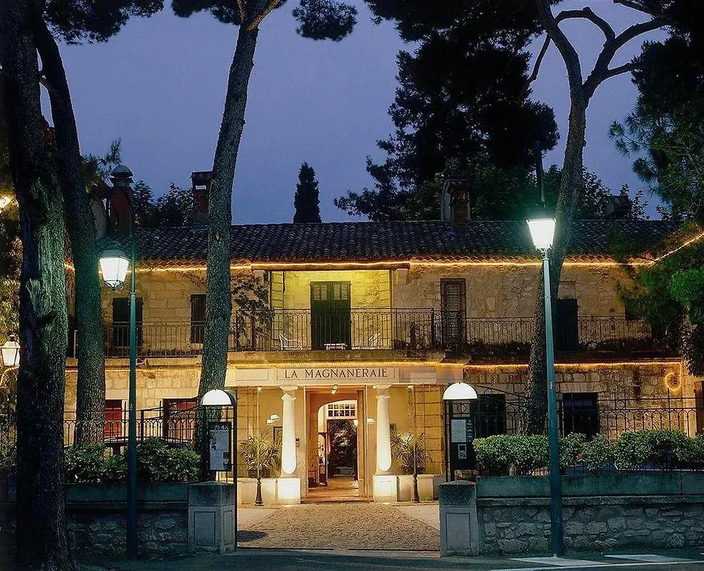 Hotel La Magnaneraie Villeneuve-les-Avignon 4*,